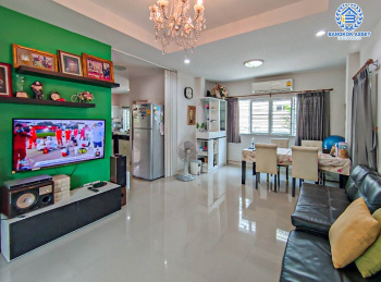 *****บ้านเดี่ยวมือสองนนทบุรี ม.คุณาภัทร5 บ้านกล้วย-ไทรน้อย หลังใหญ่พร้อมอยู่ เนื้อที่ 52.6 ตร.ว. ฟังก์ชันจัดเต็ม 3 ห้องนอน 2 ห้องน้ำ จอดรถได้ 2 คัน บนทำเลของความสะดวกสบาย ที่ใกล้เซ็นทรัลเวสต์เกต, จุดขึ้นทางด่วน "กาญจนาภิเษก" และรถไฟฟ้าสายสีม่วง "สถานีคลองบางไผ่"